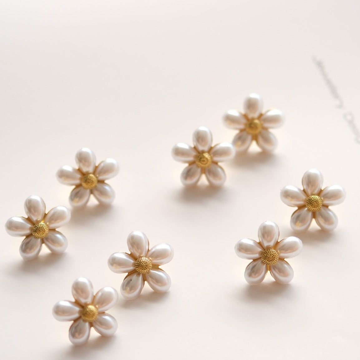 Daisy Pearls