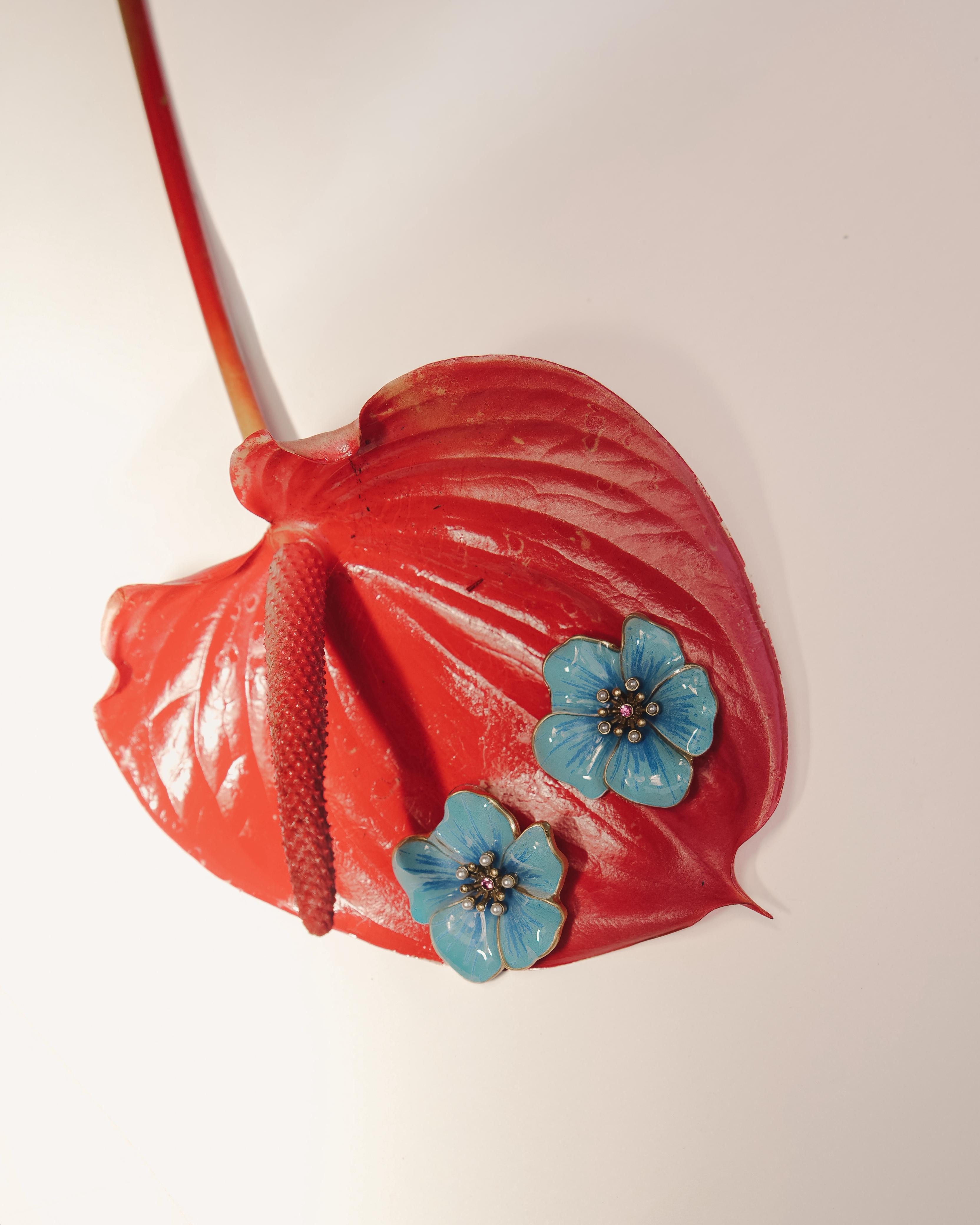 Ana Stud Flower