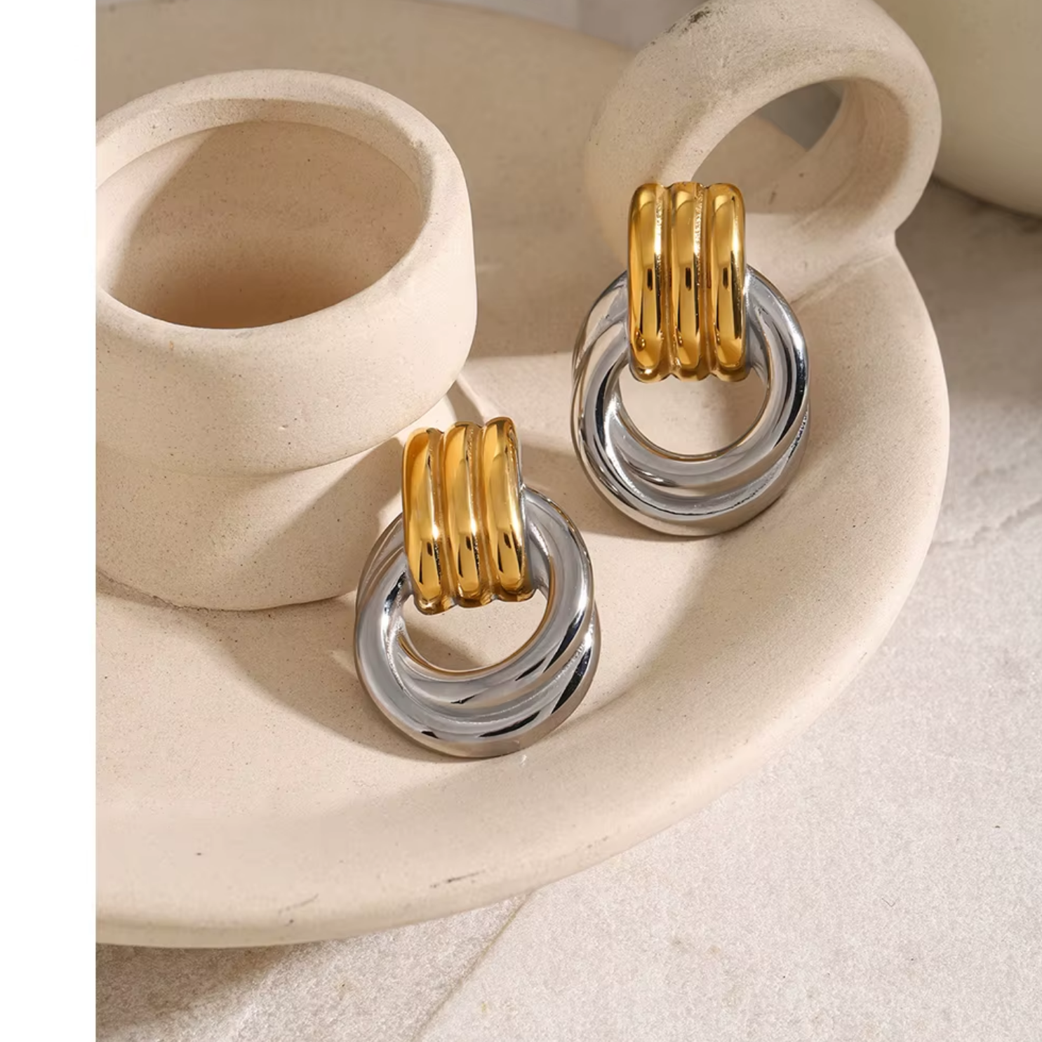 Circle Essential Earrings