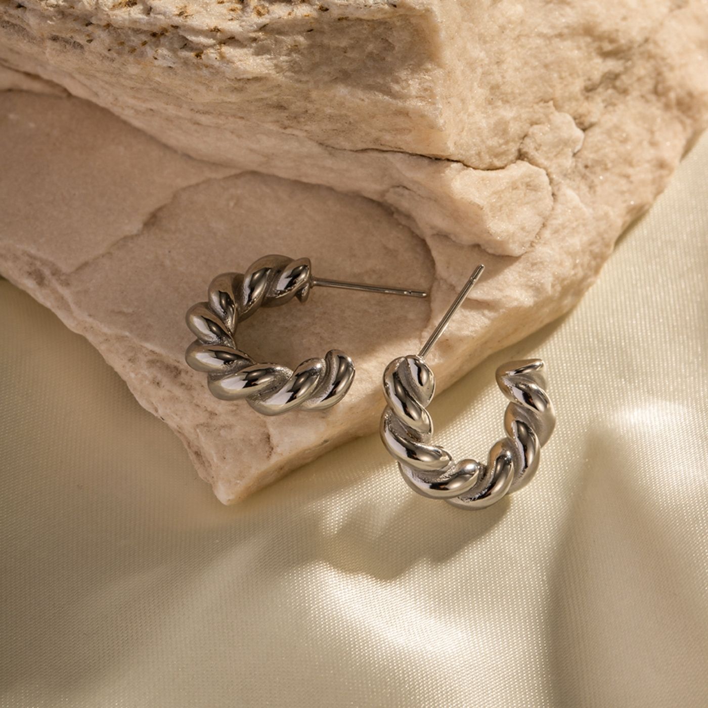 Twisted Silver Hoops