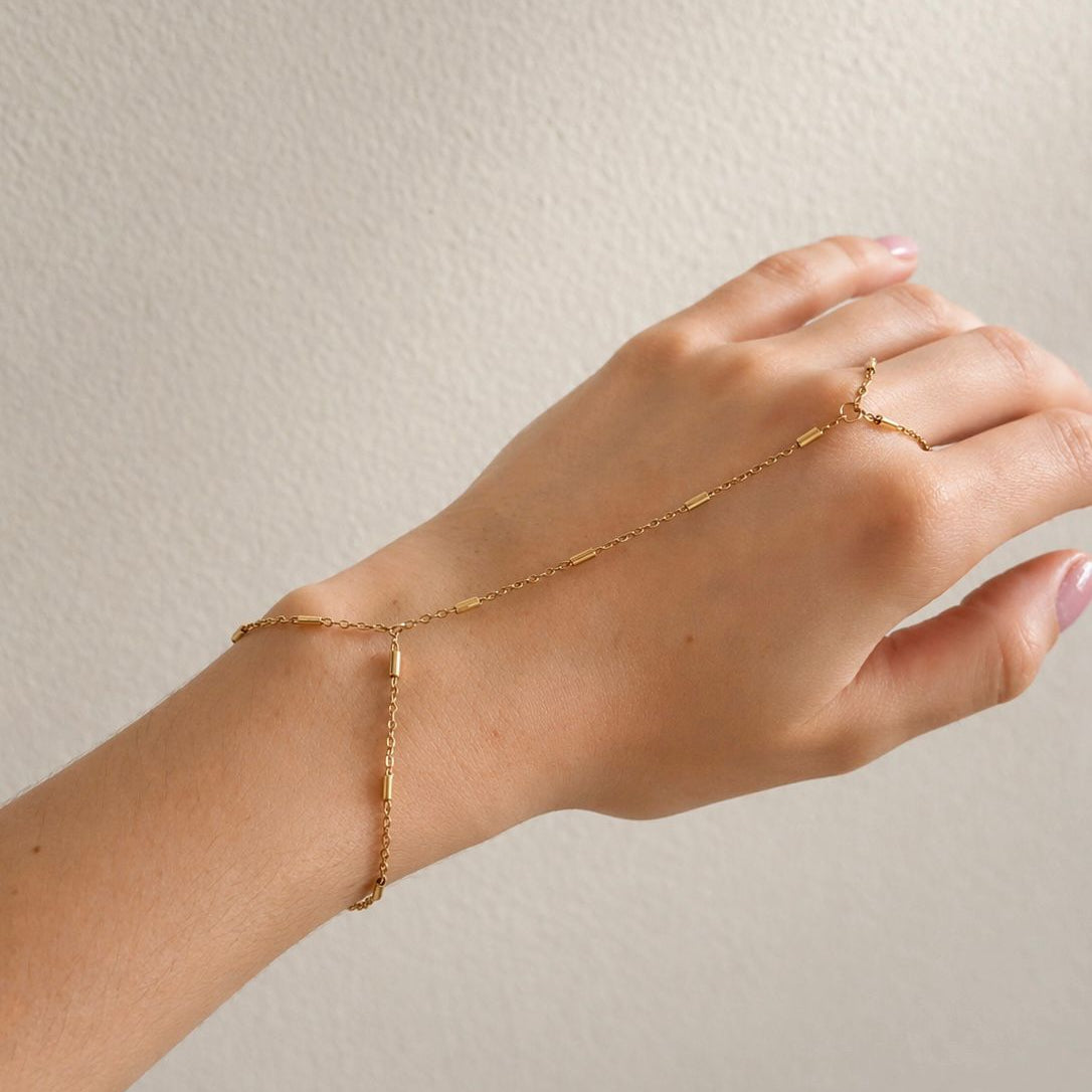 Dainty  Handchain